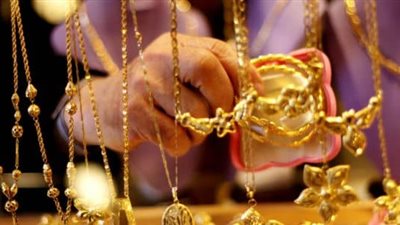 الذهب يعوض بعض خسائره مع تخلي الدولار عن مكاسبه