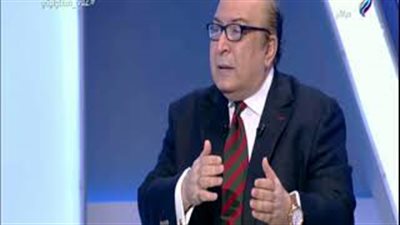 العشماوي: «الطالب الأمريكي بيقول آيباد والمصري آه ياضهري»