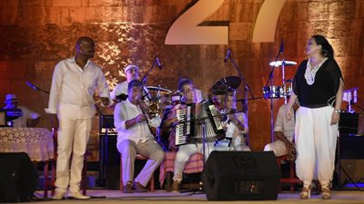 «مونت كايرو» تبدع بـ«مكس عربي أجنبي» في محكى القلعة (فيديو)