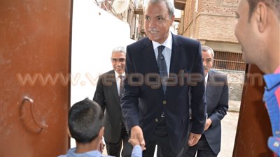 بالصور.. محافظ قنا يهنئ الأطفال الأيتام بالعيد