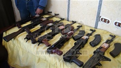 ضبط شخص حول مسكنه إلى ورشة لتصنيع الأسلحة