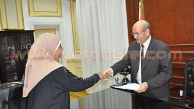 بالصور.. محافط الجيزة يستقبل 