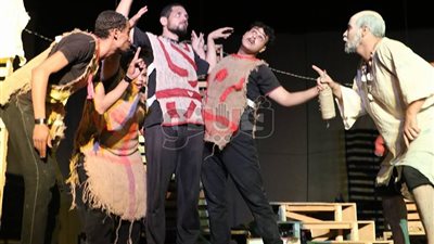 «طائر» تبدع على السامر في افتتاح المهرجان الختامي لنوادي المسرح