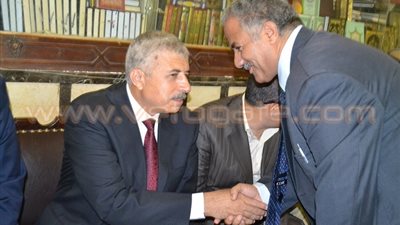 بالصور.. موجه الدين المسيحي بالغربية يهنئ المحافظ بالعيد