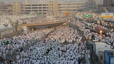 وفاة 100 حاج وإصابة 390 آخرين في حوادث تدافع بمشعر منى