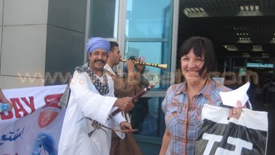 بالفيديو والصور.. السياح يرقصون على المزمار البلدي بالغردقة