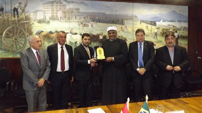وزير التجارة البرازيلي يعقد اتفاقا مع الأزهر لضمان صناعة الحلال