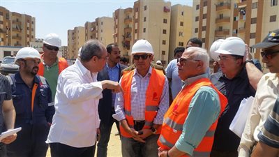 وزير الرياضة ومحافظ بورسعيد يتفقدان إنشاء مركز شباب الشيخ زايد (صور)