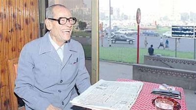 نجيب محفوظ يتنبأ بتوزيع الأراضي على الفلاحين