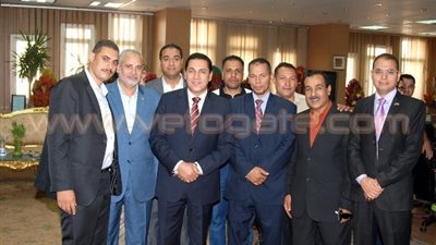 بالصور.. محافظ الشرقية يتلقى التهاني من العاملين بالديوان العام