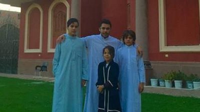 أحمد حسن يحتفل بالعيد مع أبنائه