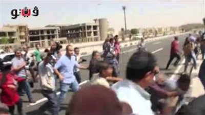 بالفيديو.. القبض على 2 من أهالي الشهداء بعد اشتباكات مع مؤيدي مبارك