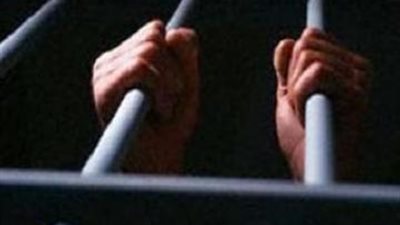 ممرضة تلقى بطفلها فى الطريق العام