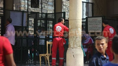 بالصور.. تواجد مكثف لأفراد «الهلال الأحمر» بحديقة الحيوان في الجيزة
