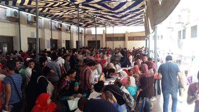 800 طالب يقدمون بالشعبة الإنجليزية بـ«تجارة عين شمس» (صور)