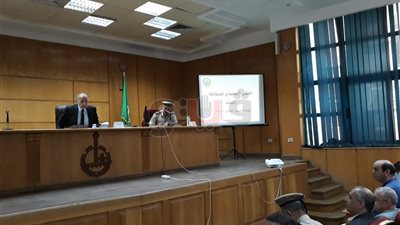 «محافظ القليوبية»: إذا تأخرت مرتبات العمال «نروح أحسن»