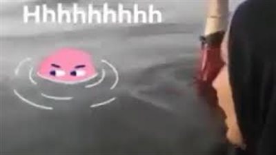 مغربية تسخر من غرق شقيقتها تثير غضب الجميع (فيديو)