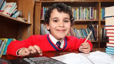 طفل في الرابعة يمتلك ذكاء 
