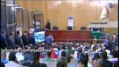 بالفيديو.. متصل يسب مذيع الجزيرة بـ«ألفاظ خارجة» على الهواء