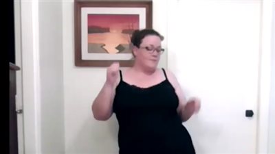 بالفيديو.. امرأة توثق مراحل إنقاص وزنها بطريقة طريفة