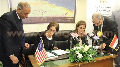 التعاون الدولي في أسبوع.. «سحر نصر» توقع تعديل اتفاقية تايب.. تناقش محفظة ‫التعاون‬ مع البنك الأوربي لإعادة الإعمار.. الإعداد لزيارة رئيس وزراء فرنسا.. بحث التعاون مع مجموعة بنك التنمية الأف