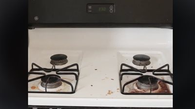 أسهل طرق تنظيف الأواني وأدوات الطبخ المحترقة (فيديو)