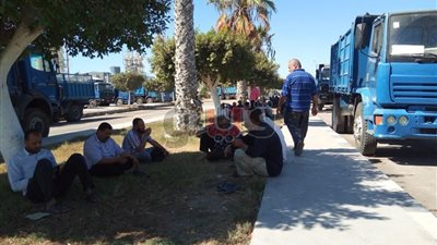 بالصور.. تجمهر عمال مصنع الدلتا للسكر بكفر الشيخ بسبب علاوة الغلاء