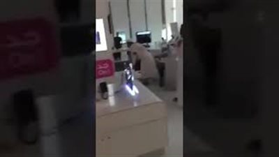 بالفيديو.. مشاجرة عنيفة داخل محل اتصالات