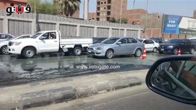 بالفيديو.. شلل مروري على محور 26 يوليو بسبب انفجار بالوعة صرف