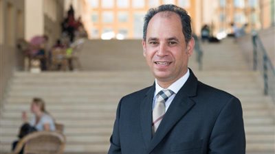 تعيين إيهاب عبد الرحمن رئيسا أكاديميا للجامعة الأمريكية في القاهرة