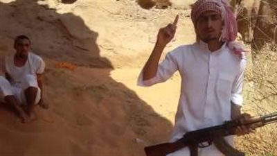 بالفيديو.. سعودي يبايع «داعش» ويقتل ابن عمه العسكري