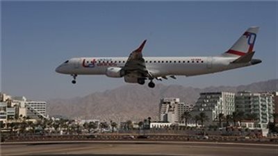 طائرة تابعة لشركة «كاثاي باسيفيك» تهبط اضطراريا في إندونيسيا