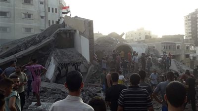 الاحتلال يقصف مبنى في غزة يضم مكتبا لـ«الجالية المصرية»