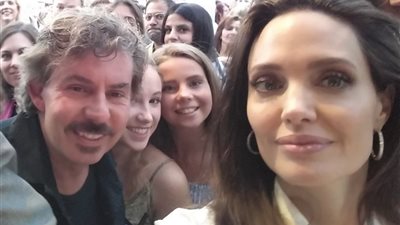 بالصور.. إطلالة مميزة لأنجلينا جولي بصحبة أطفالها في مهرجان تورونتو