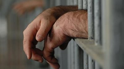 النيابة تواصل التحقيقات مع رئيس حي الهرم وآخرين بتهمة الرشوة