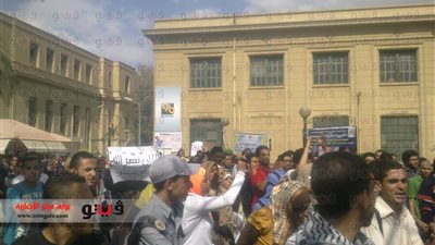 بالصور.. طلاب هندسة القاهرة يتظاهرون أمام مكتب النائب العام