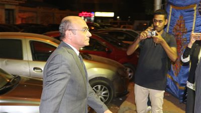 بالفيديو.. المستشار عمر مروان في عزاء أرملة الفنان محمد رشدي