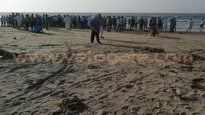 بالصور.. اللحظات الأولى لغرق شاب أثناء قضاء إجازة العيد بمصيف إدكو