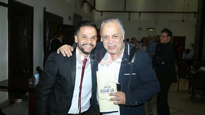 خالد جلال وأشرف زكي يفتتحان «حدث في بلاد السعادة» على مسرح السلام