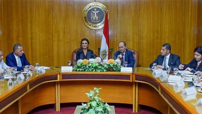 وزيرا الاستثمار والتجارة يبحثان الاستفادة من مبادرة طريق الحرير