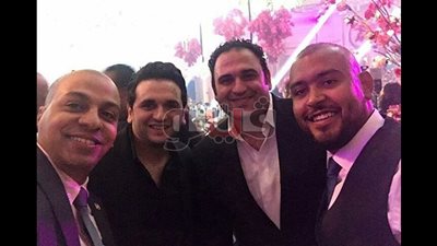 بالصور.. روجينا وأكرم حسني أول الحضور في حفل زفاف حمدي الميرغني