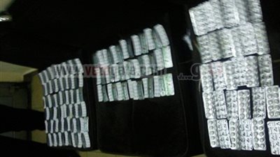 القبض على عاطل بحوزته أقراصا مخدرة وسلاحا أبيض بالإسماعيلية