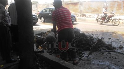 «مياه الجيزة» تواصل عملية إصلاح ماسورة الدقي (صور)