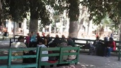 بالصور.. توافد المواطنين على حديقة الأسماك في ثاني أيام العيد