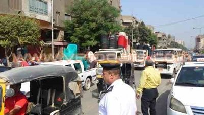 بالصور.. إزالة مخالفات 16 مقهى بالجيزة