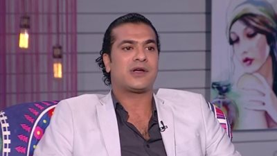 مصطفى أبو سريع يخترع حباية للشبع في «أبو كبسولة»