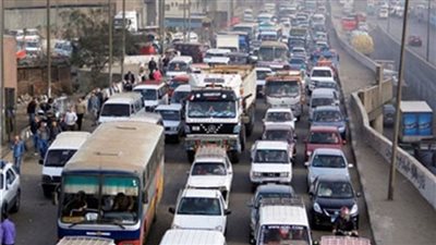 كثافة مرورية بميدان المنيب.. واستقرار بمحور 26 يوليو