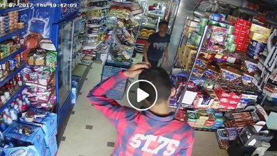 بالفيديو.. لحظة سرقة لص سوبر ماركت في الإسكندرية