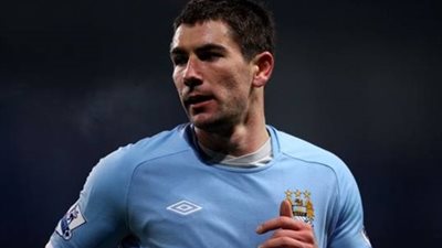 مدافع مانشستر سيتي يحلم بالعودة إلى الدوري الإيطالي