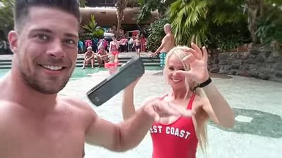 بالفيديو والصور.. شاب يسقط هاتف فتاة حاولت تصويره